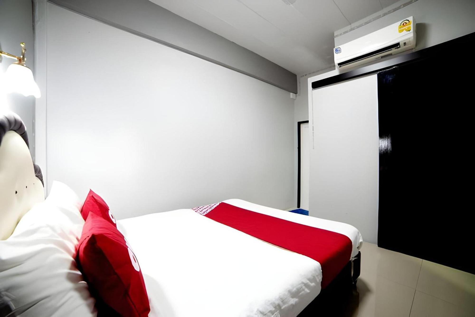 Oyo 465 Krung Kao Traveller Lodge Phra Nakhon Si Ayutthaya Esterno foto